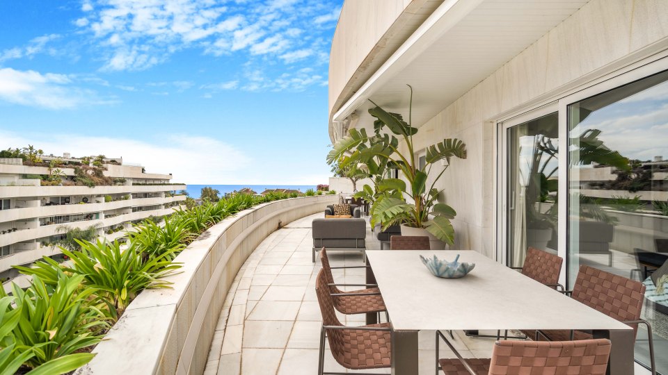 Stunning fully refurbished duplex penthouse in Puerto Banús.