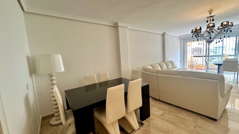 Modern flat only 2 minutes from the beach in Elviria