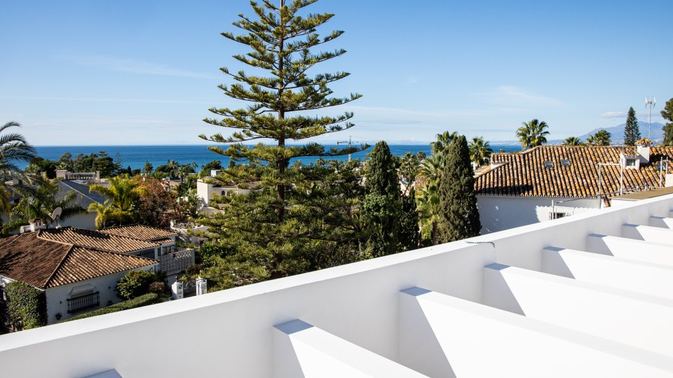 Contemporary villa with sea views, next to the beach in Los Monteros, Marbella, delivery summer 2026, fully furnished