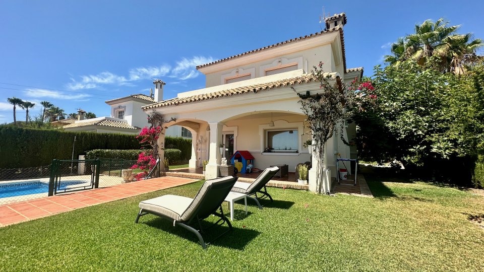 Spectacular Villa with private pool in Benahavis, READY TO COME IN!