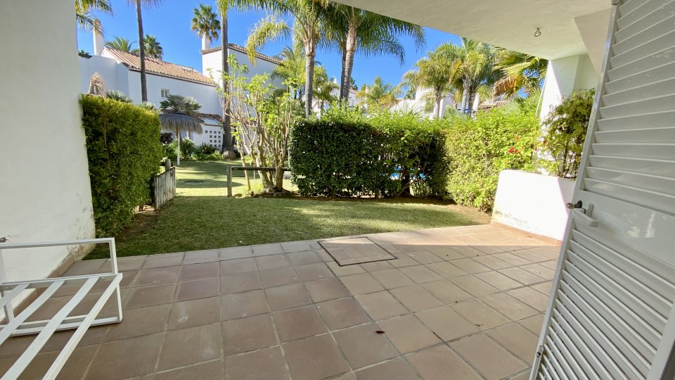 Adosada de 4 dormitorios en primera línea de playa en Bahia de Marbella