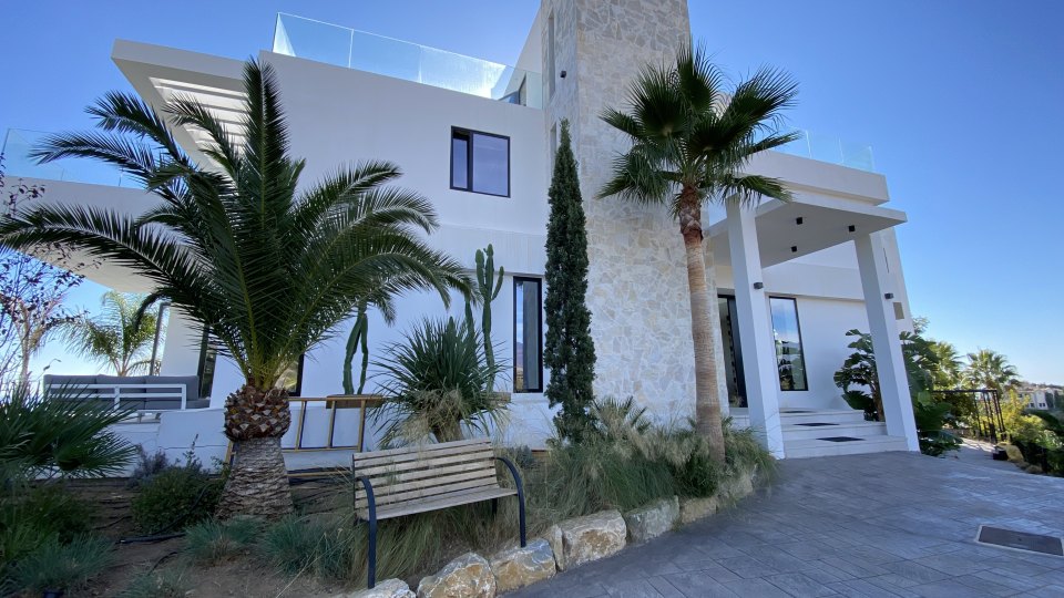 Amazing Modern villa between Marbella and Estepona