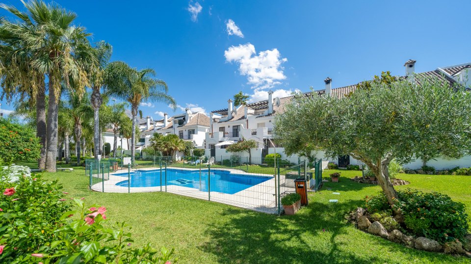 Charmy townhouse in Los Naranjos, Marbella