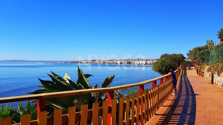 Contemporary Turnkey Villa in Buenas Noches, Estepona