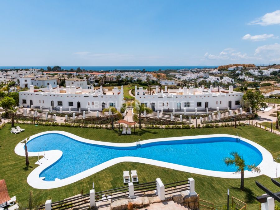 Sunset Golf Apartments & Townhouses: where golf and sea meet in the heart of the Costa Del Sol!