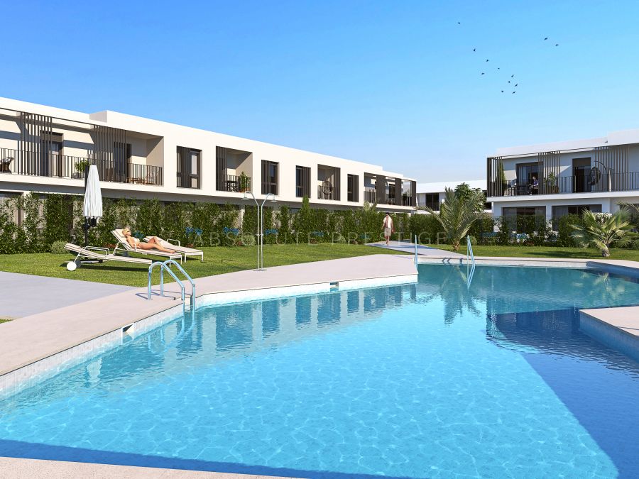 Adel San Roque, spacious townhouses next to the golf course in San Roque