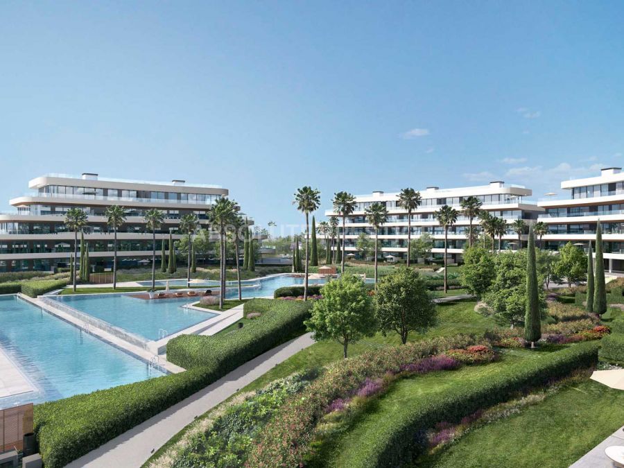 104 apartments of 1,2,3 and 4 bedrooms located on the beachfront. Just at 800 metres from the Parador Málaga Golf and 10 minutes far from Málaga city centre.