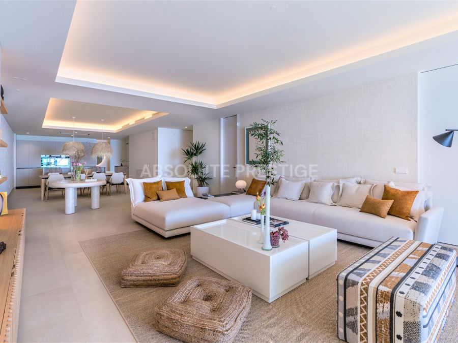 A beachfront development of great exclusivity, located in Estepona, where only 14 luxury homes and a unique lifestyle are on offer.