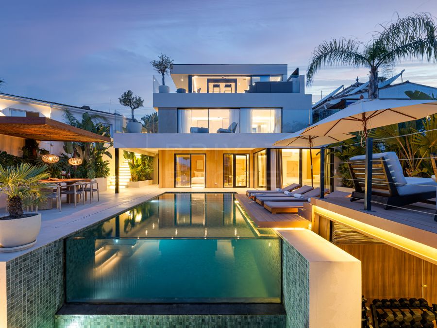 VILLA VIEW - LUXURY RENOVATED VILLA WITH SEA VIEWS IN NUEVA ANDULUCÍA