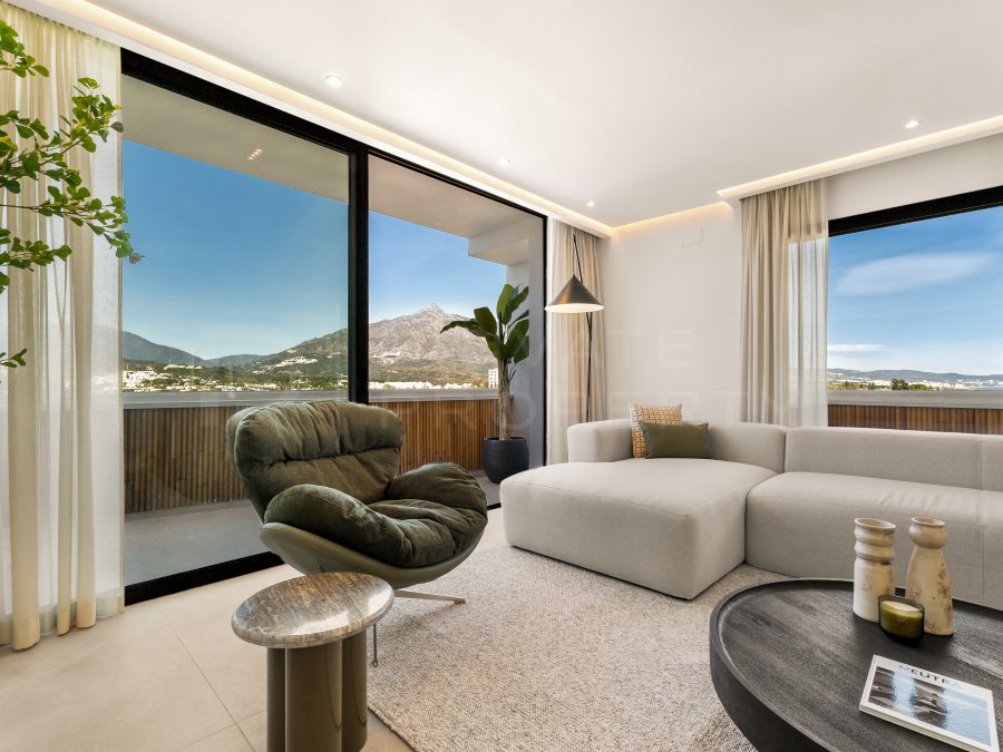 PENTHOUSE 25 - STYLISH TWO BEDROOM FULLY FURNISHED APARTMENT WITH STUNNING VIEWS