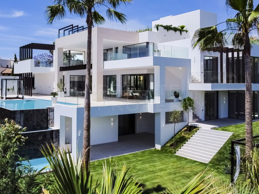 Exceptional new villa in Los Flamingos