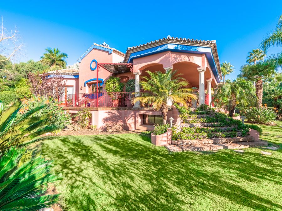 Villa in exclusive complex on the Golden Mile