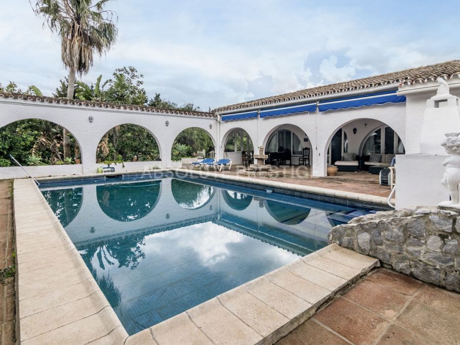 Villa zu verkaufen in Don Pedro, Estepona