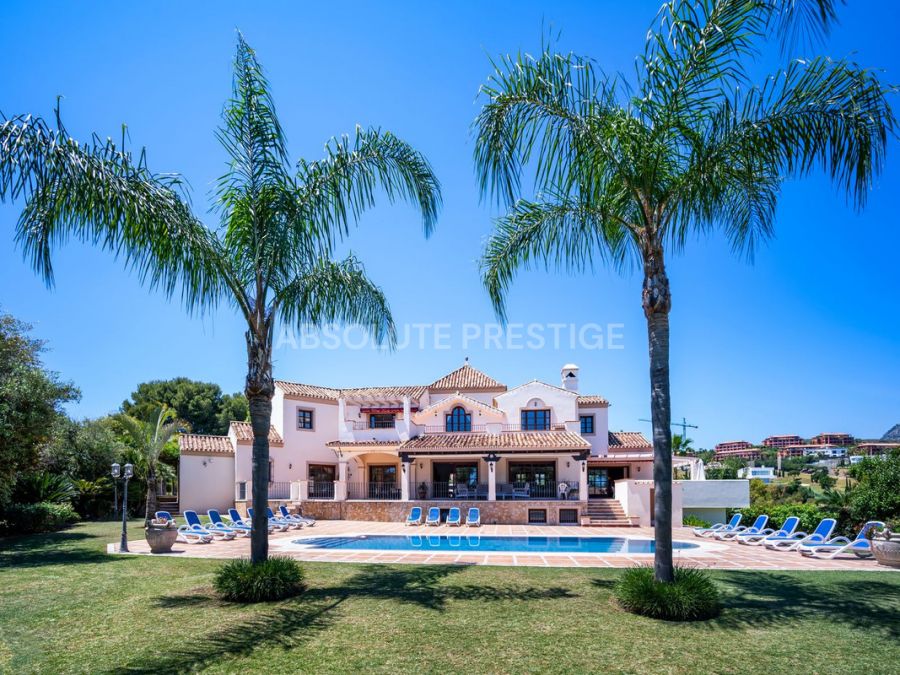 Villa en venta en Cancelada, Estepona