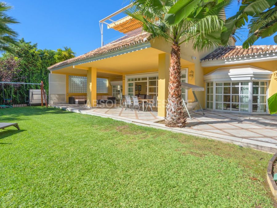 Villa for sale in Guadalmina Baja, San Pedro de Alcantara