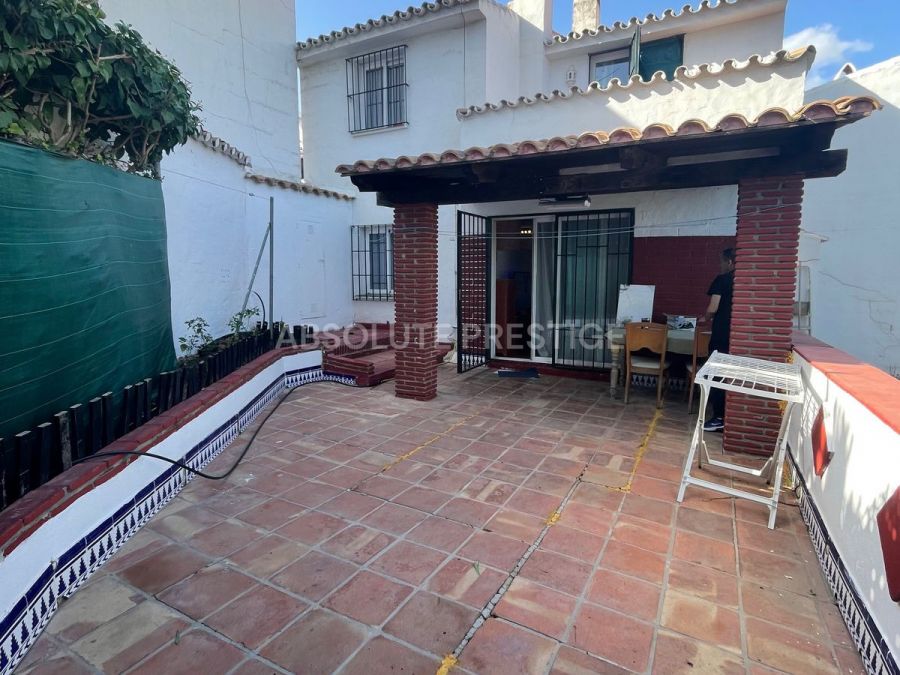 Villa en venta en Atalaya, Estepona