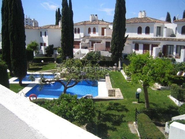 Town House for sale in Costalita, Estepona