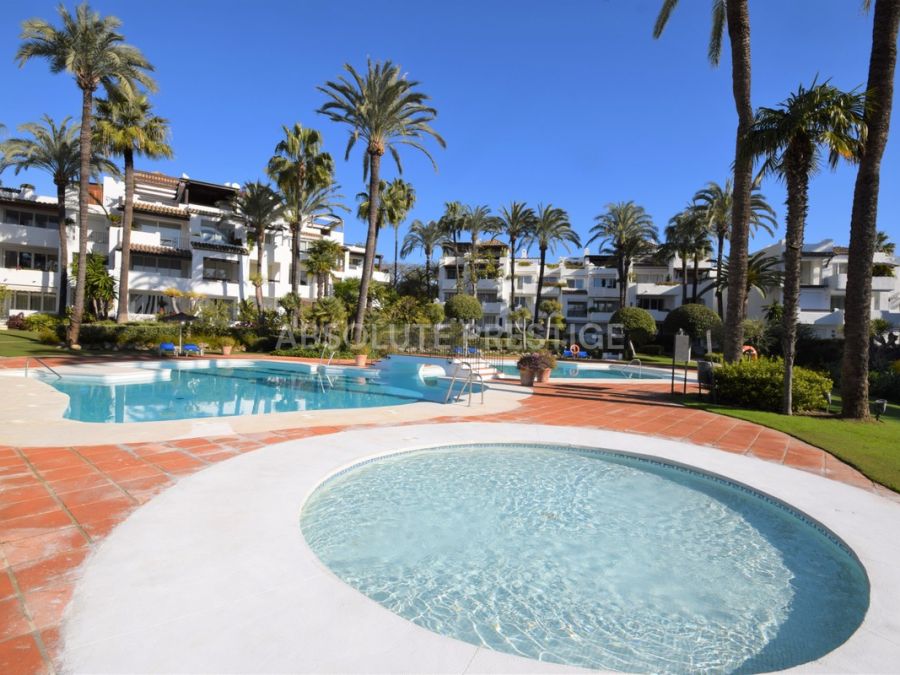 Erdgeschosswohnung zur kurzfristigen Miete in Alcazaba Beach, Estepona Ost