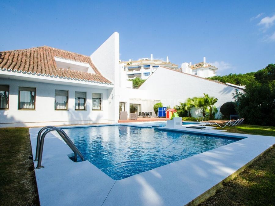 Villa for long term rent in Marbella - Puerto Banus