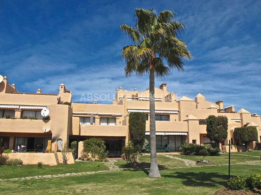 Ground Floor Apartment for sale in Atalaya, Estepona