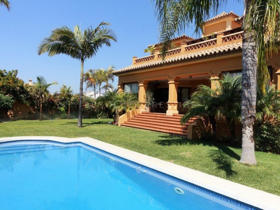 Villa zu verkaufen in Cortijo Blanco, San Pedro de Alcantara