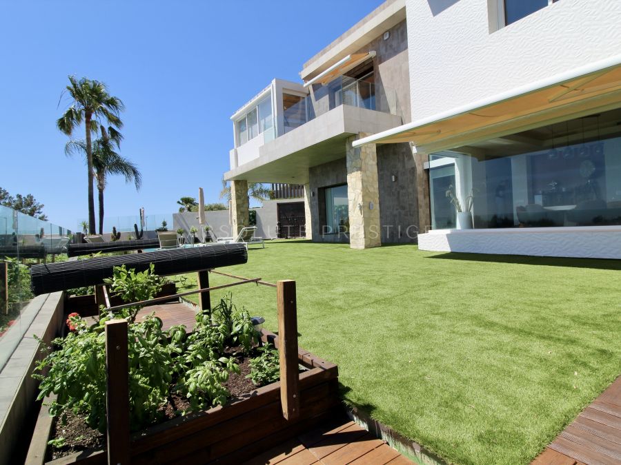 Villa for sale in Benahavis