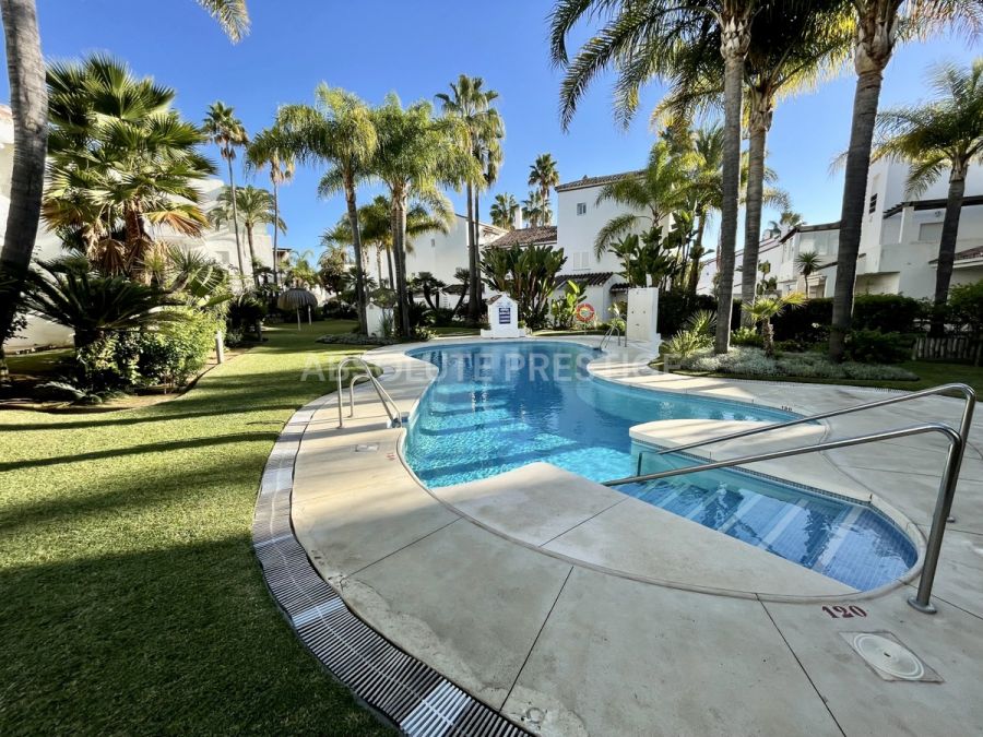Reihenhaus zu verkaufen in Bahia de Marbella, Marbella Ost