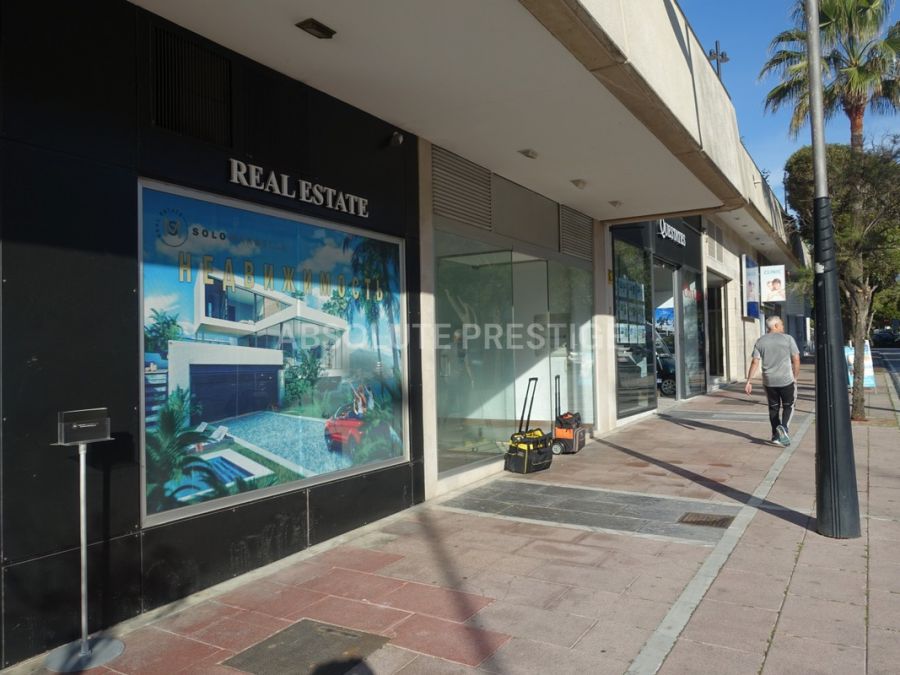 Shop for long term rent in Marbella - Puerto Banus