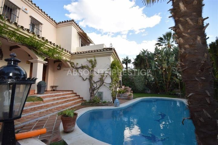 Villa en venta en Guadalmina Alta, San Pedro de Alcantara