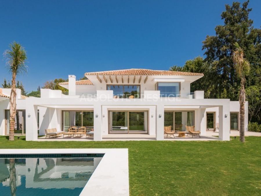 Villa en venta en El Paraiso, Estepona