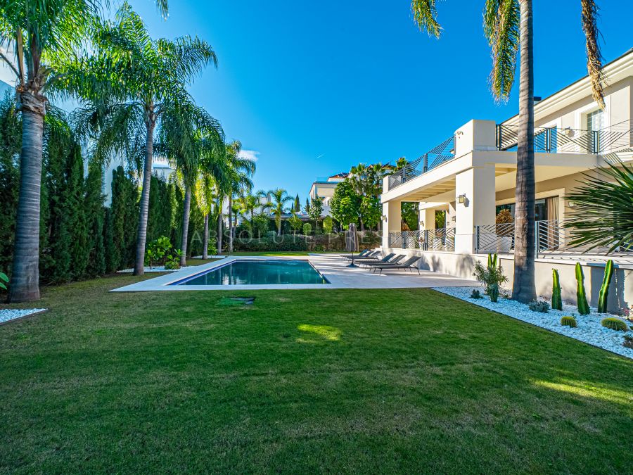 Villa en venta en Los Flamingos, Benahavis