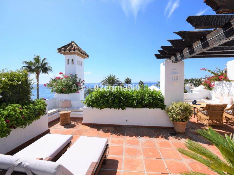 Penthouse for short term rent in Alcazaba Beach, Estepona East