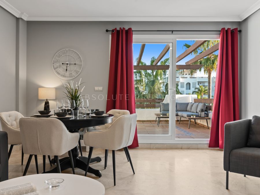 CHARMING PENTHOUSE FOR SALE IN SELWO HILLS, ESTEPONA