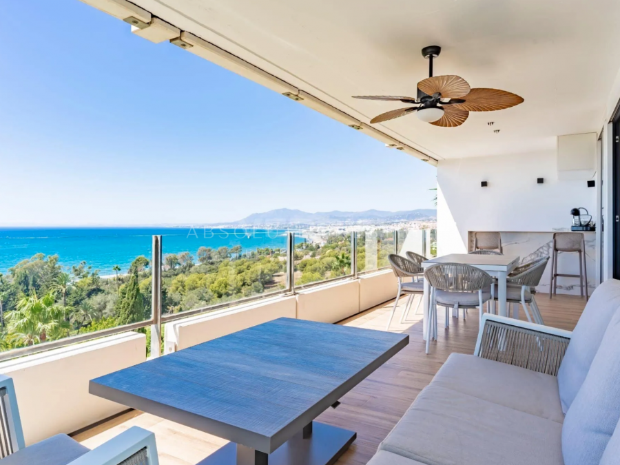 COASTAL APARTMENT FOR SALE IN MARBELLA’S PRESTIGIOUS TORRE REAL