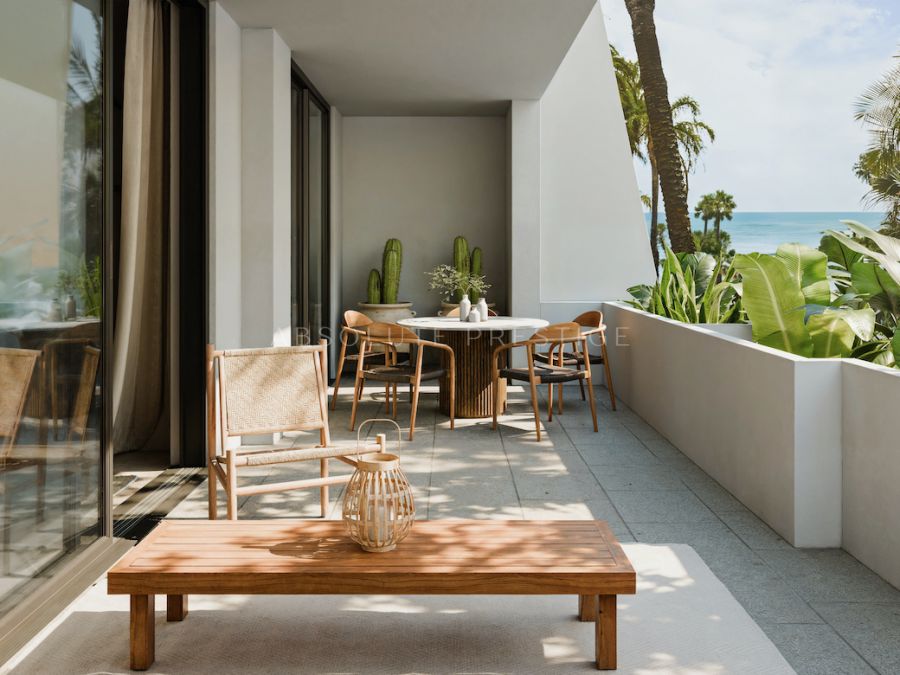STUNNING FRONTLINE BEACH APARTMENT WITH SEA VIEWS