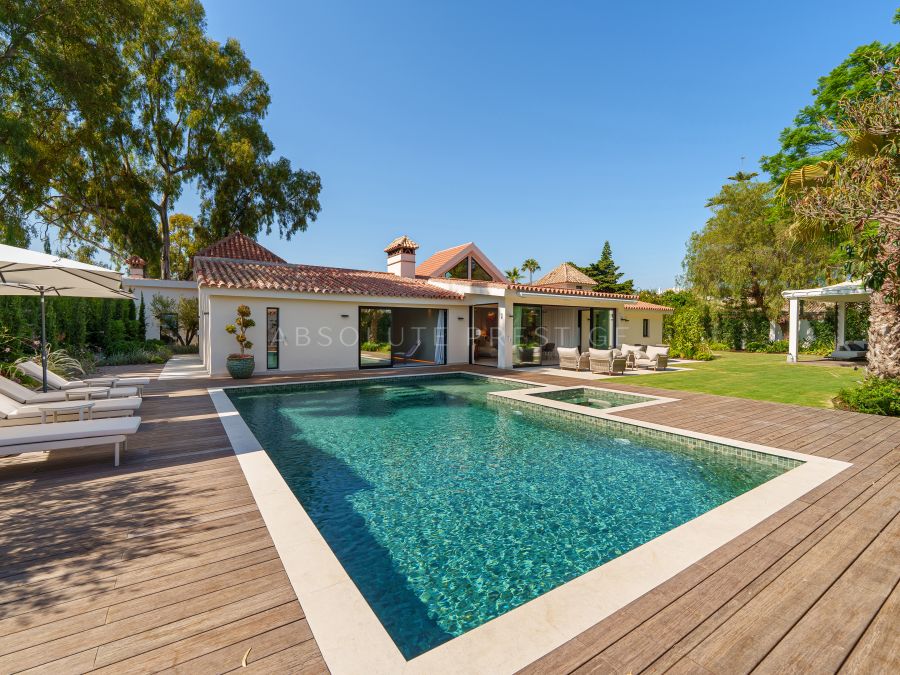 VILLA CONTEMPORÁNEA DE UNA SOLA PLANTA CON PRIVACIDAD Y ESTILO CERCA DE PUERTO BANÚS