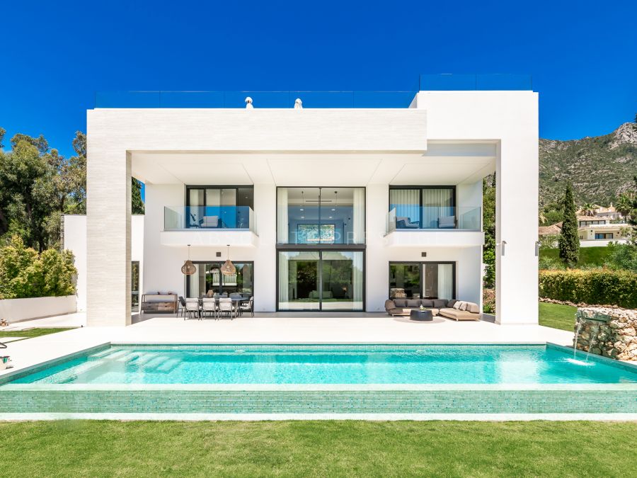 OBRA MAESTRA ARQUITECTÓNICA CON VISTAS PANORÁMICAS AL MAR EN CASCADA DE CAMOJÁN