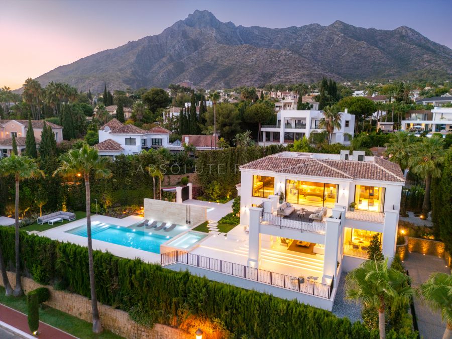 VILLA DE LUJO DE 6 DORMITORIOS CON VISTAS PANORÁMICAS AL MAR EN SIERRA BLANCA