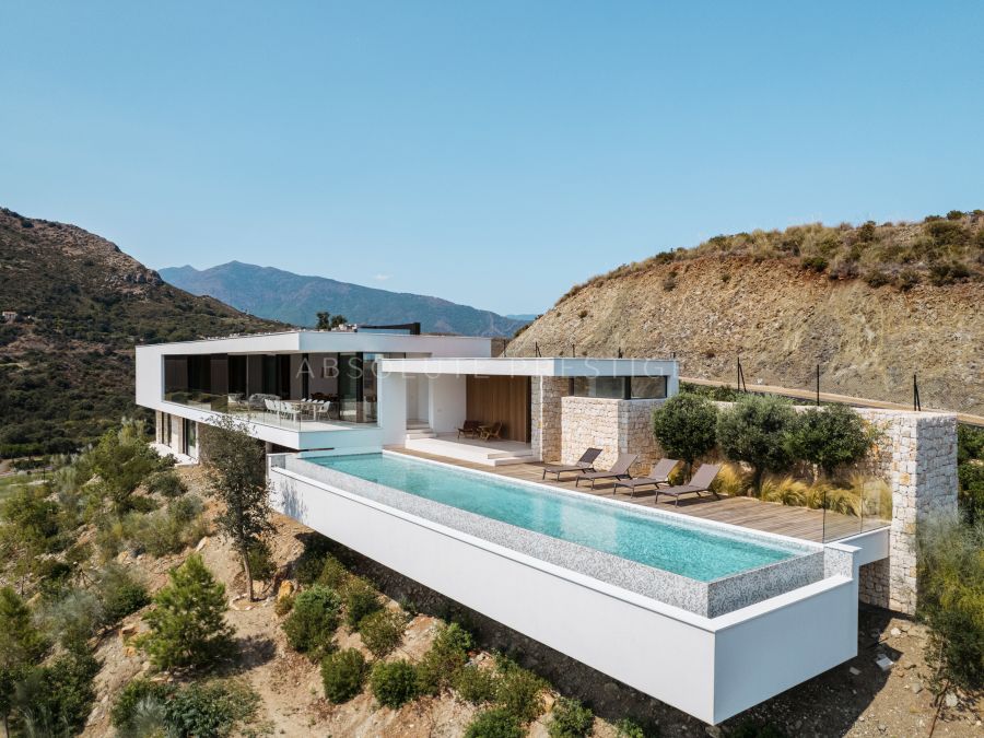 EXQUISITE MODERN LUXURY VILLA WITH PANORAMIC VIEWS FOR SALE IN BENAHAVIS