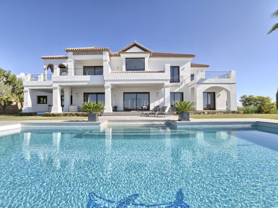 STUNNING VILLA WITH PANORAMIC VIEWS FOR SALE IN LOS FLAMINGOS GOLF, BENAHAVIS