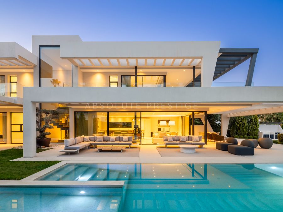 LUXURIOUS MODERN VILLA FOR SALE IN NUEVA ANDALUCIA