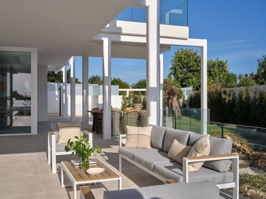 VILLA MODERNA A ESTRENAR LISTA PARA ENTRAR EN VENTA EN MARBELLA