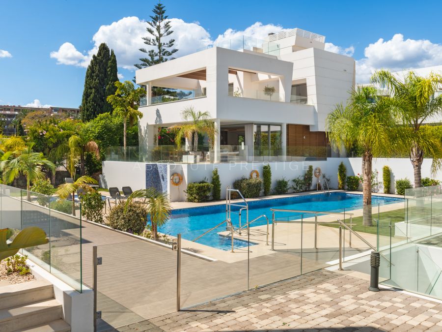 LUXURY VILLA FOR SALE JUST A FEW STEPS AWAY FROM THE BEACH