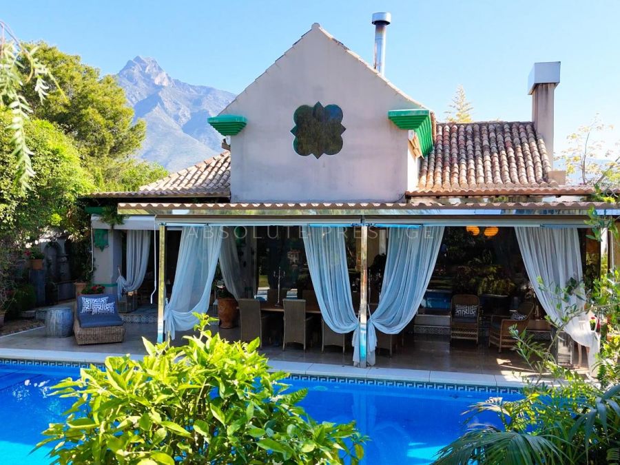 CHARMING VILLA FOR SALE IN THE GOLDEN MILE