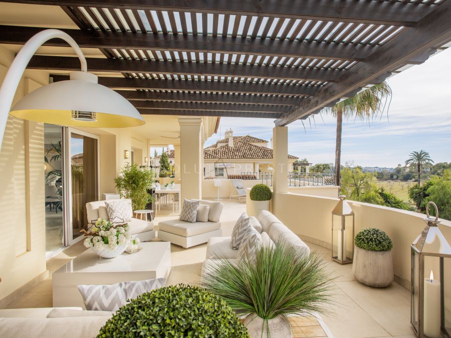 EXCLUSIVE DUPLEX PENTHOUSE FOR WITH GOLF VIEWS AND PRIVATE POOL FOR SALE IN NUEVA ANDALUCIA