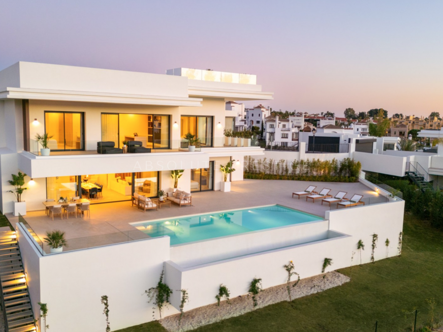 STUNNING GOLF VIEW VILLA FOR SALE ON THE NEW GOLDEN MILE, ESTEPONA