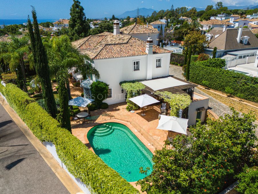 VILLA ENCANTADORA EN MARBELLA CON DISEÑO ELEGANTE