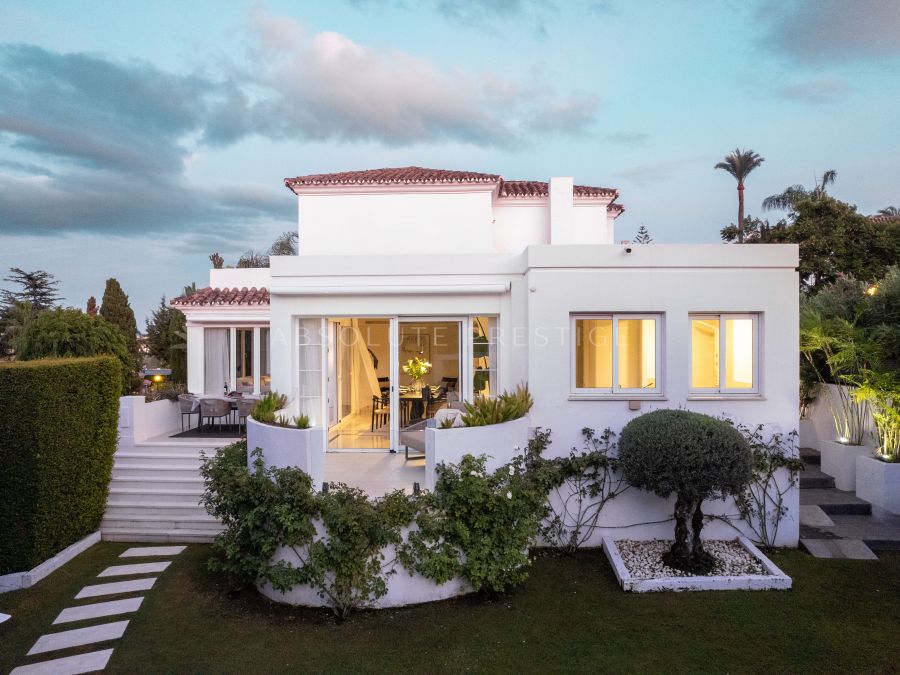 FAMILIENVILLA MIT BERGBLICK IN NUEVA ANDALUCÍA, MARBELLA