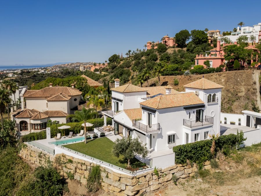 Casa familiar de estilo andaluz en La Quinta Hills