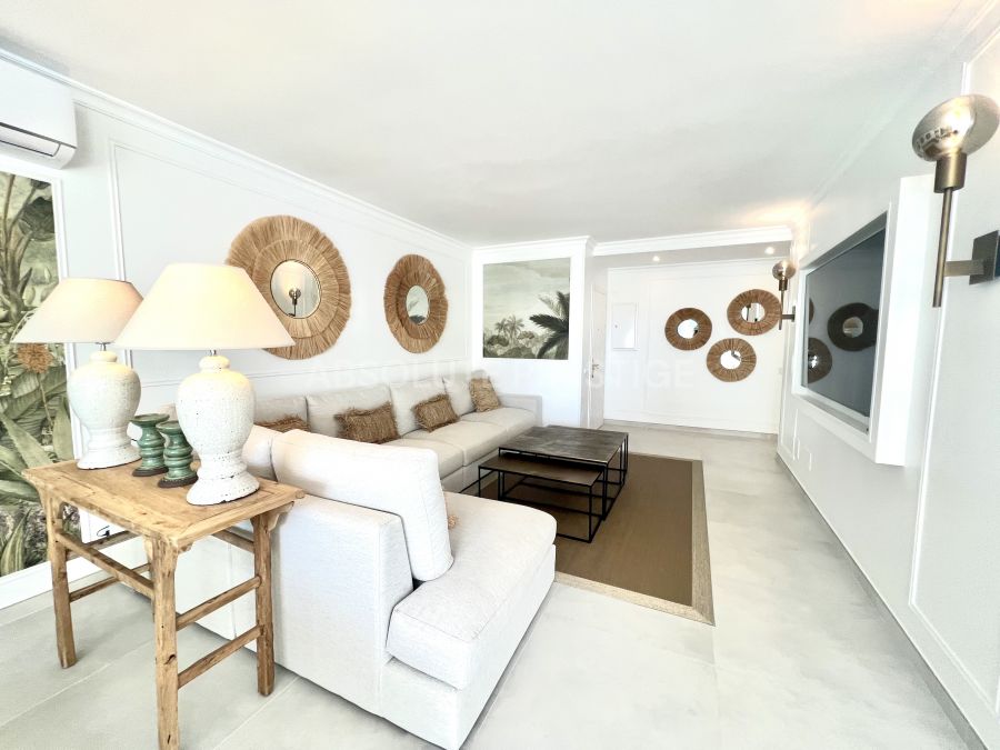 APARTAMENTO EN PRIMERA LINEA DE PLAYA EN VENTA EN ESTEPONA